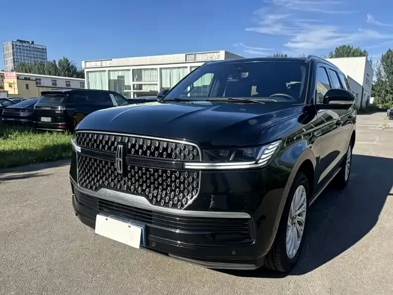 Lincoln Navigator — фото 1