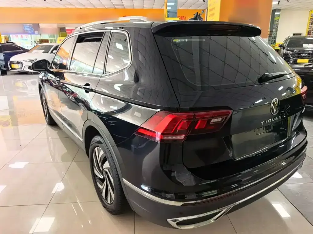 Volkswagen Tiguan L — фото 6