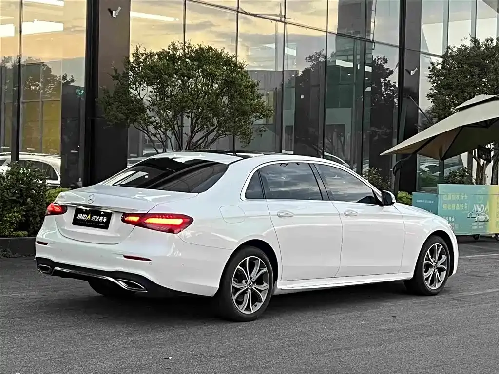 Mercedes-Benz E-Class — фото 3