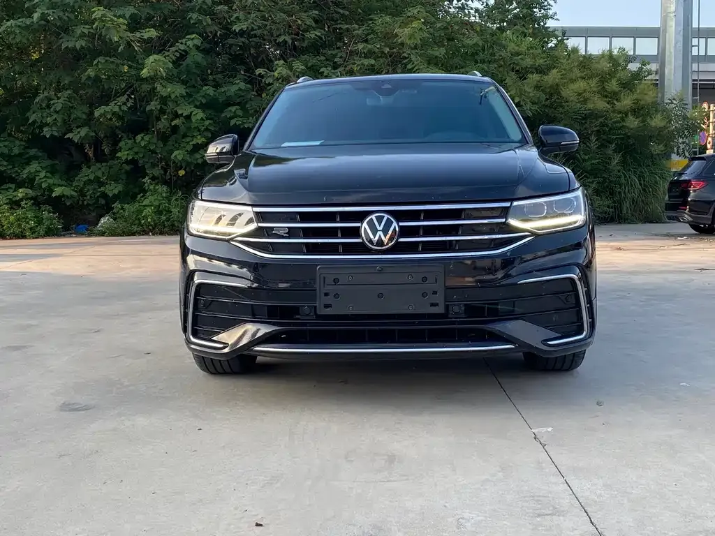 Volkswagen Tiguan L — фото 6