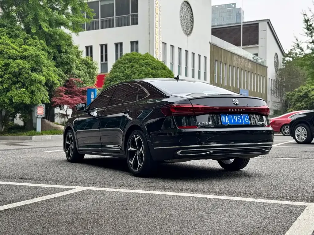 Volkswagen Passat — фото 9