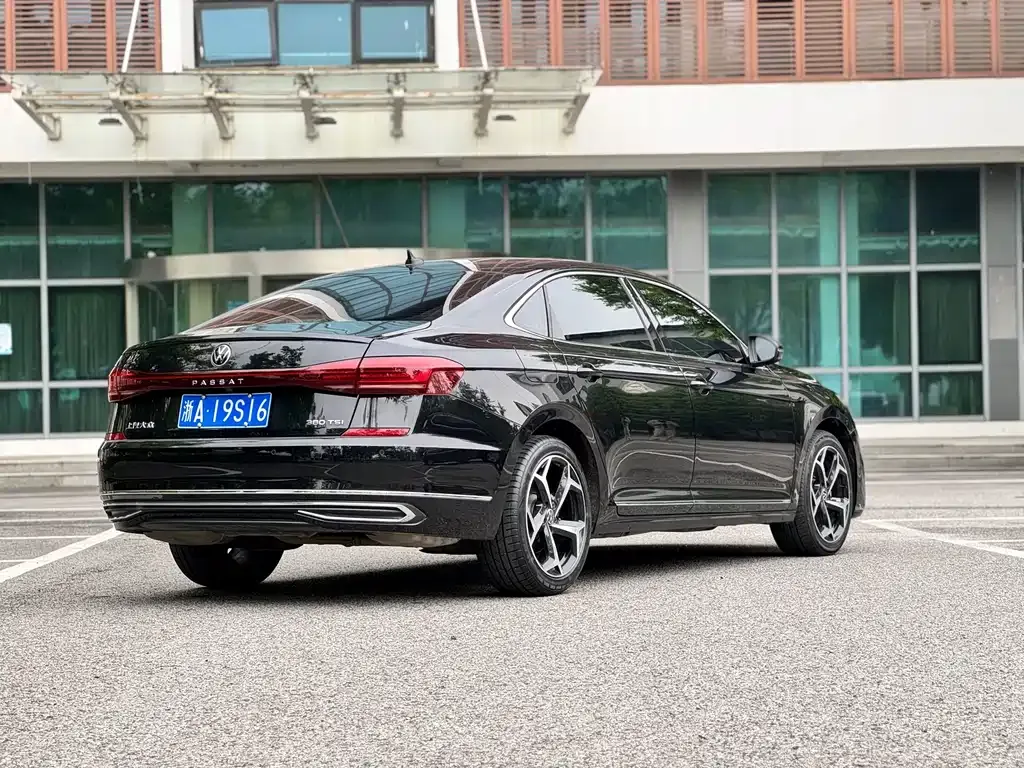 Volkswagen Passat — фото 7