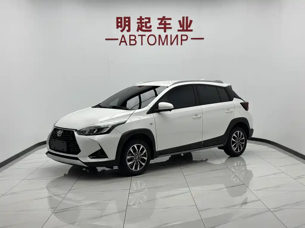 Toyota Yaris L — фото 1