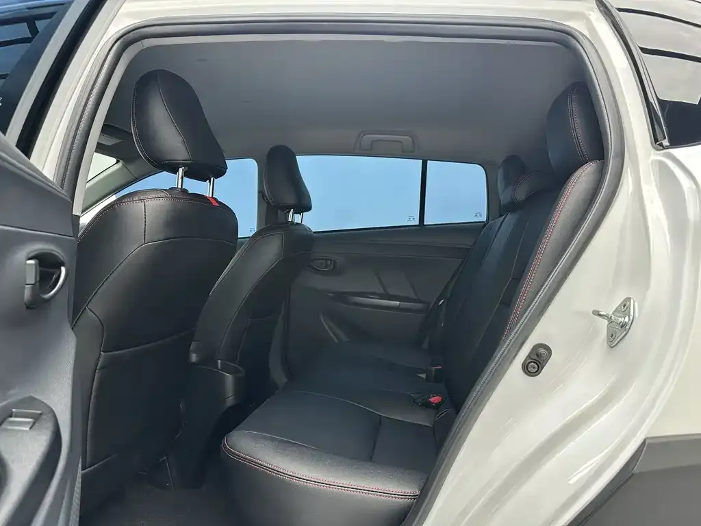 Toyota Yaris L — фото 4