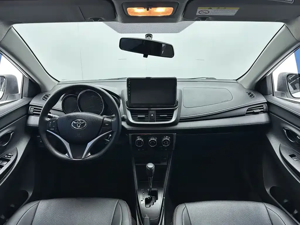 Toyota Yaris L — фото 5