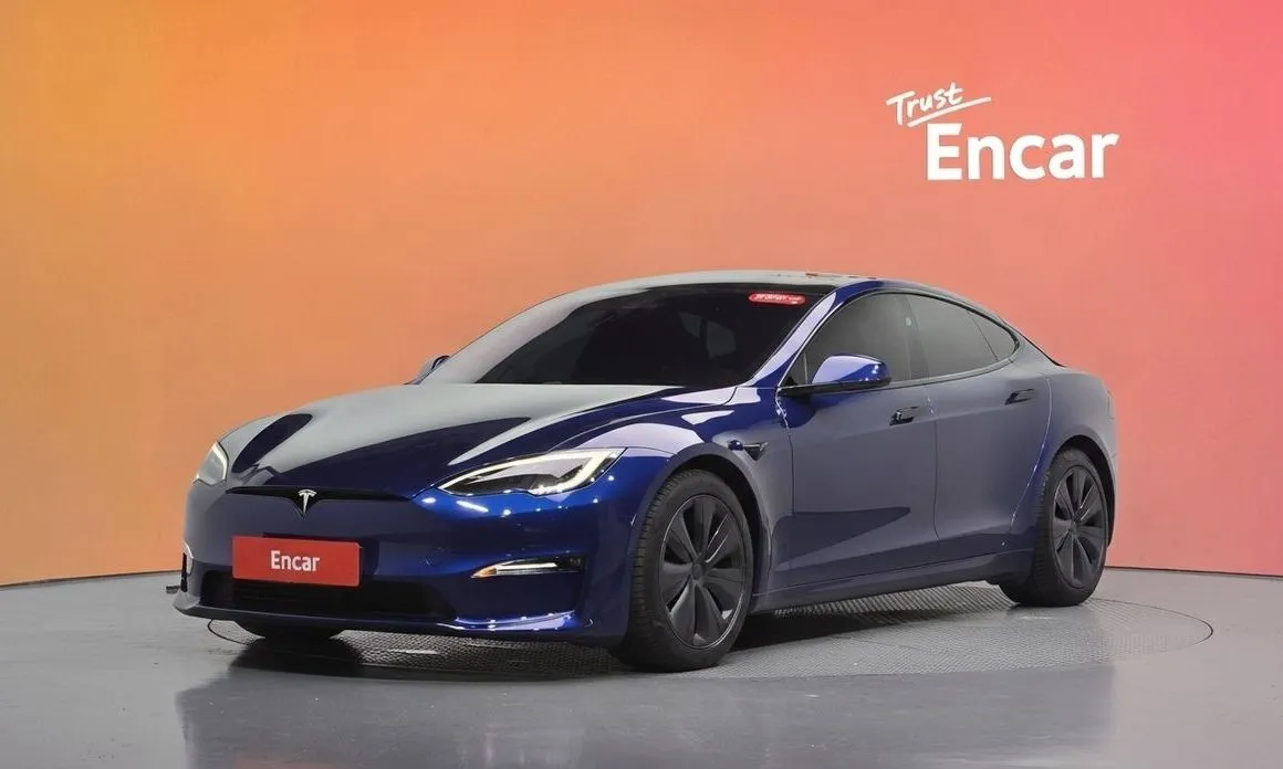 Tesla Model S — фото 1