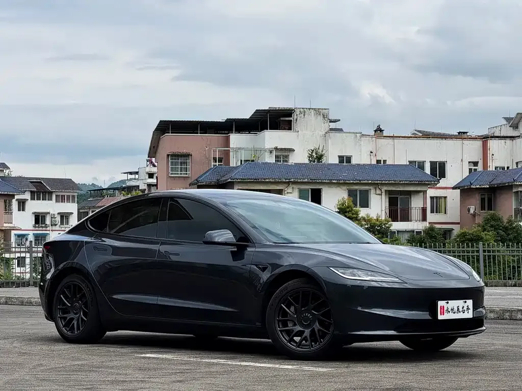Tesla Model 3 — фото 10