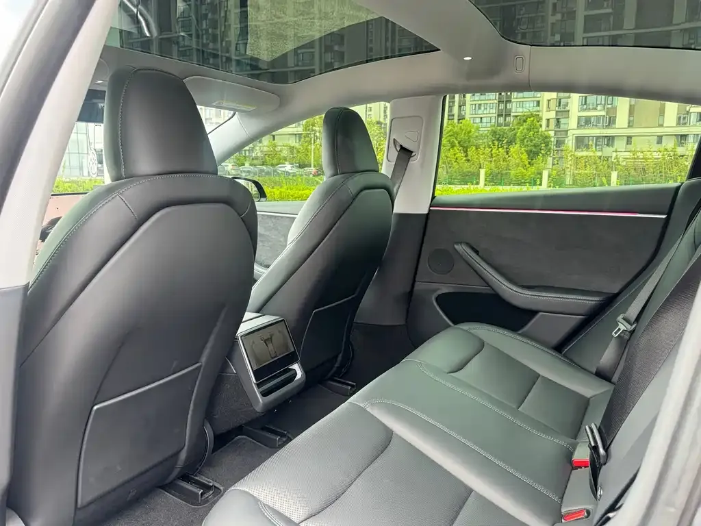 Tesla Model 3 — фото 4