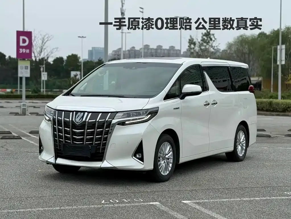 Toyota Alphard — фото 1