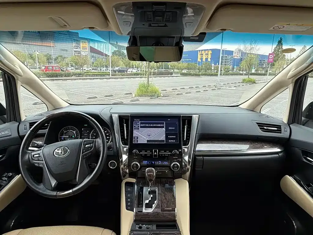 Toyota Alphard — фото 9