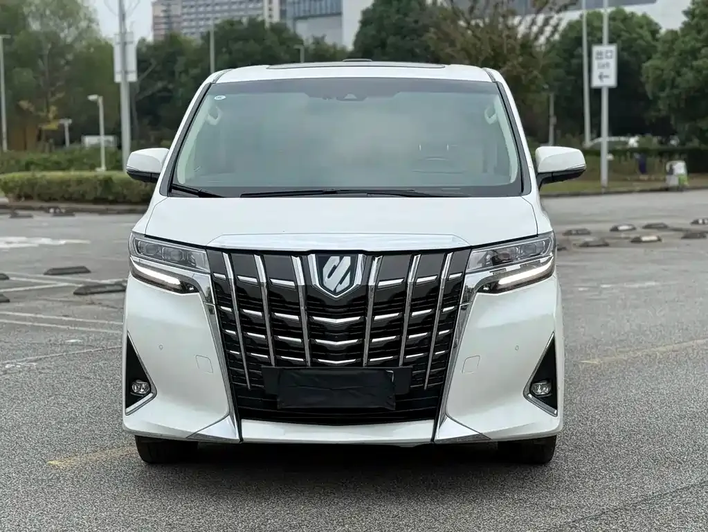 Toyota Alphard — фото 2