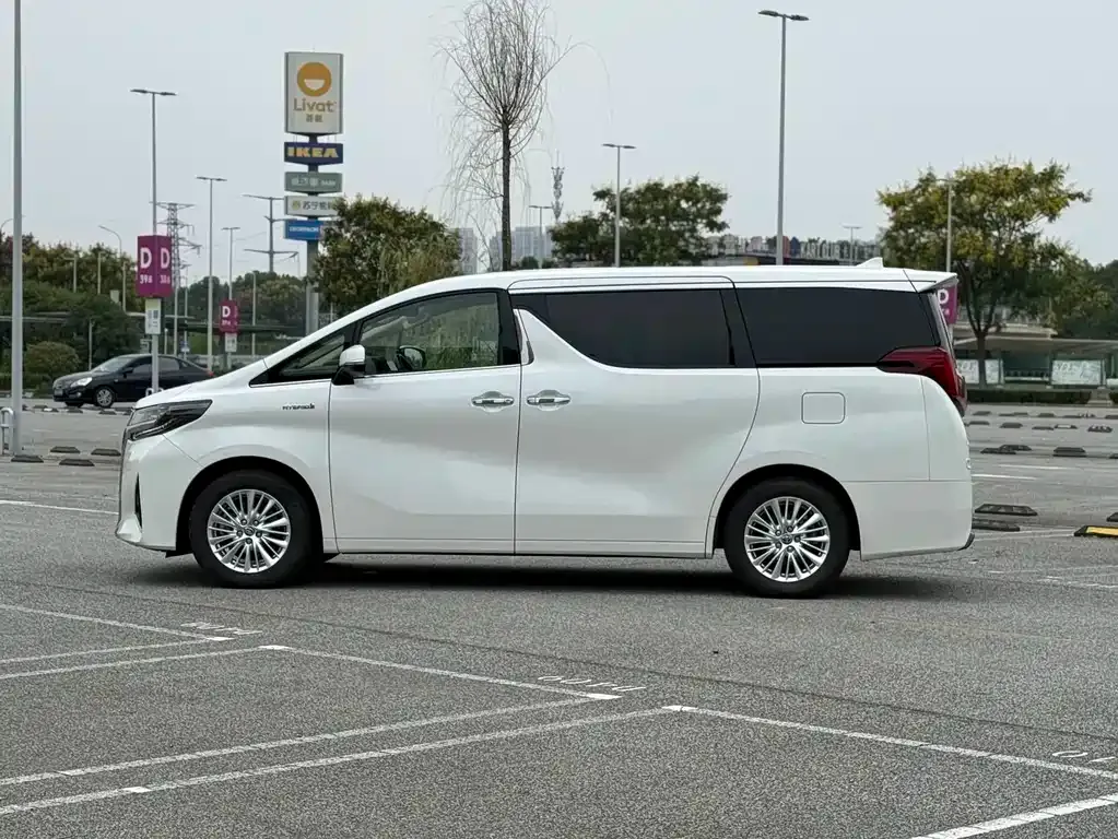 Toyota Alphard — фото 6