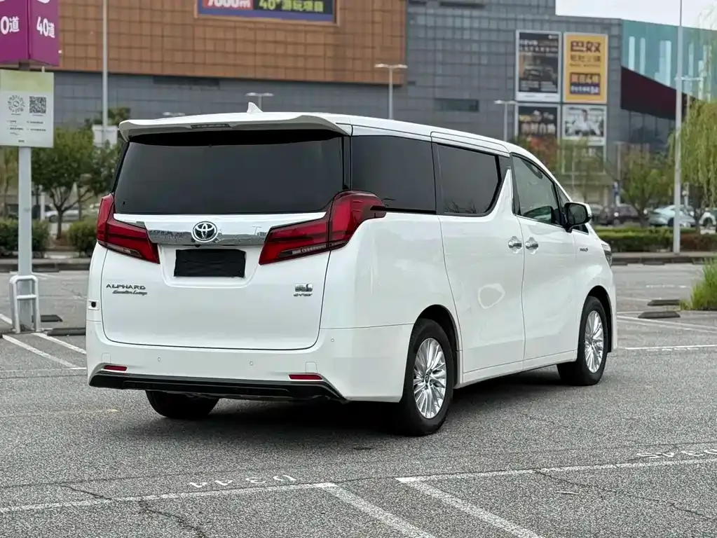 Toyota Alphard — фото 8