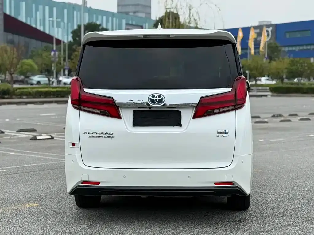 Toyota Alphard — фото 4