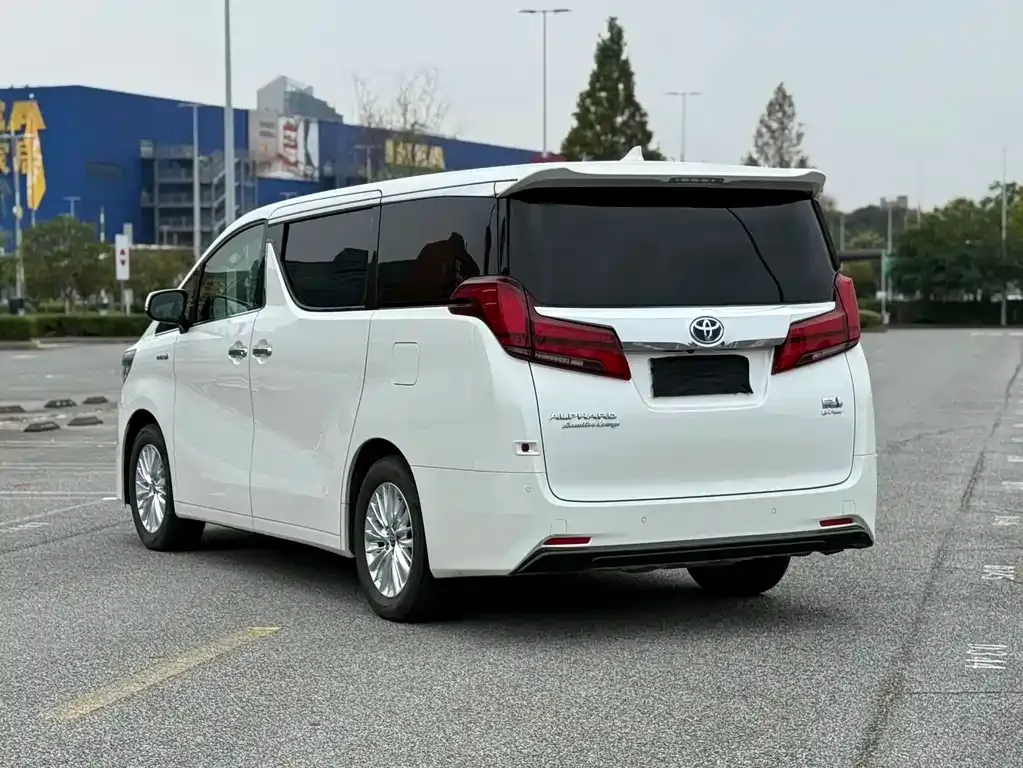 Toyota Alphard — фото 5