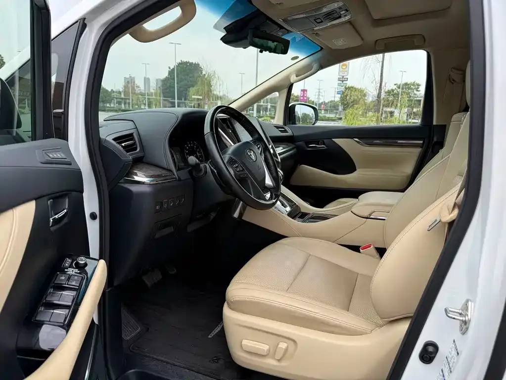Toyota Alphard — фото 7