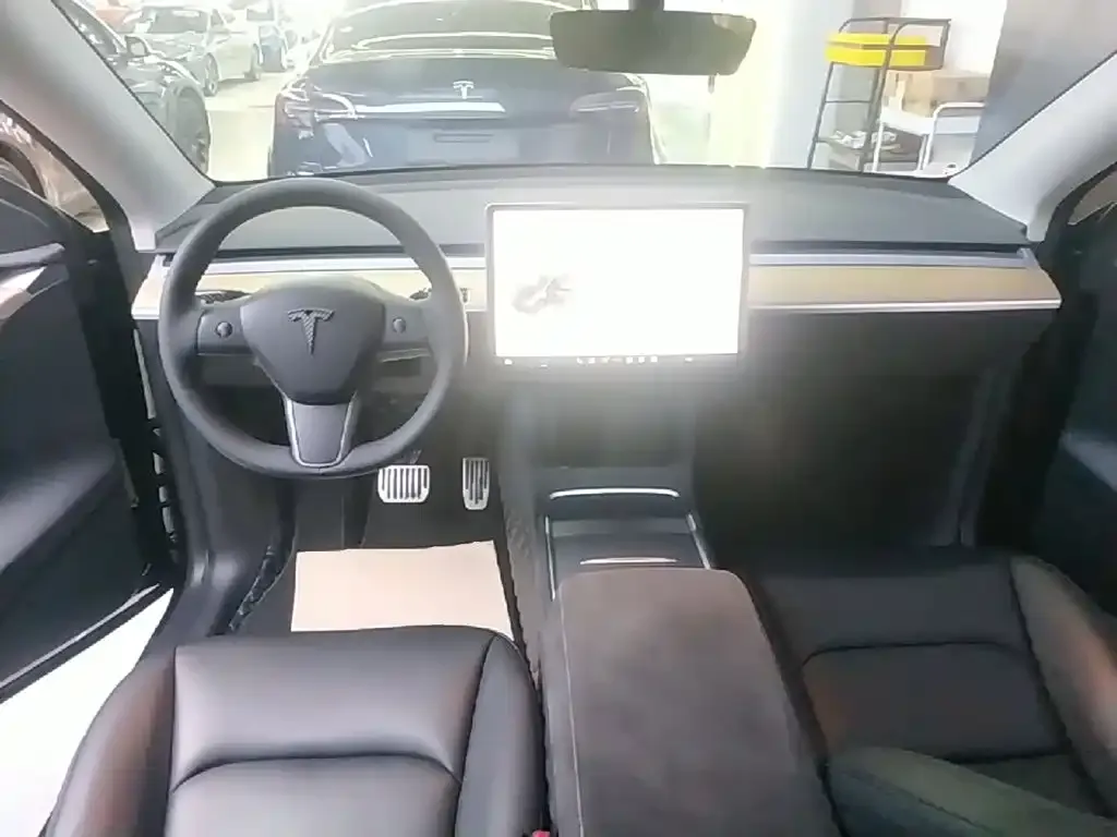 Tesla Model Y — фото 2