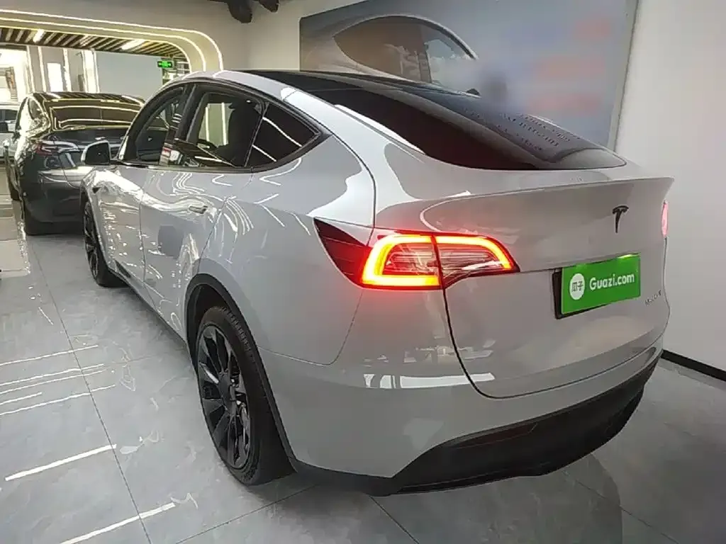 Tesla Model Y — фото 4