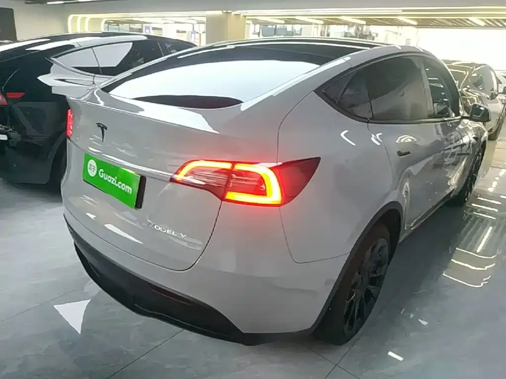Tesla Model Y — фото 7