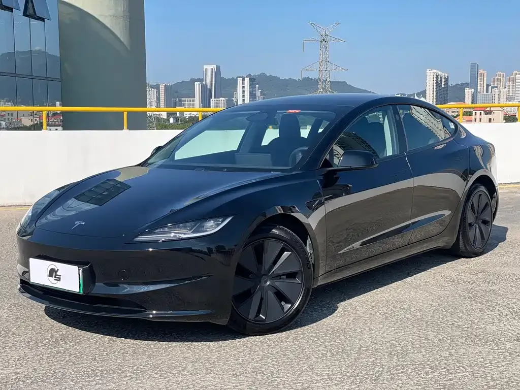 Tesla Model 3 — фото 1