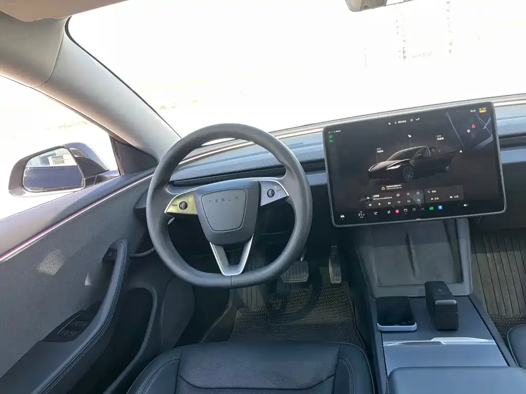 Tesla Model 3 — фото 2