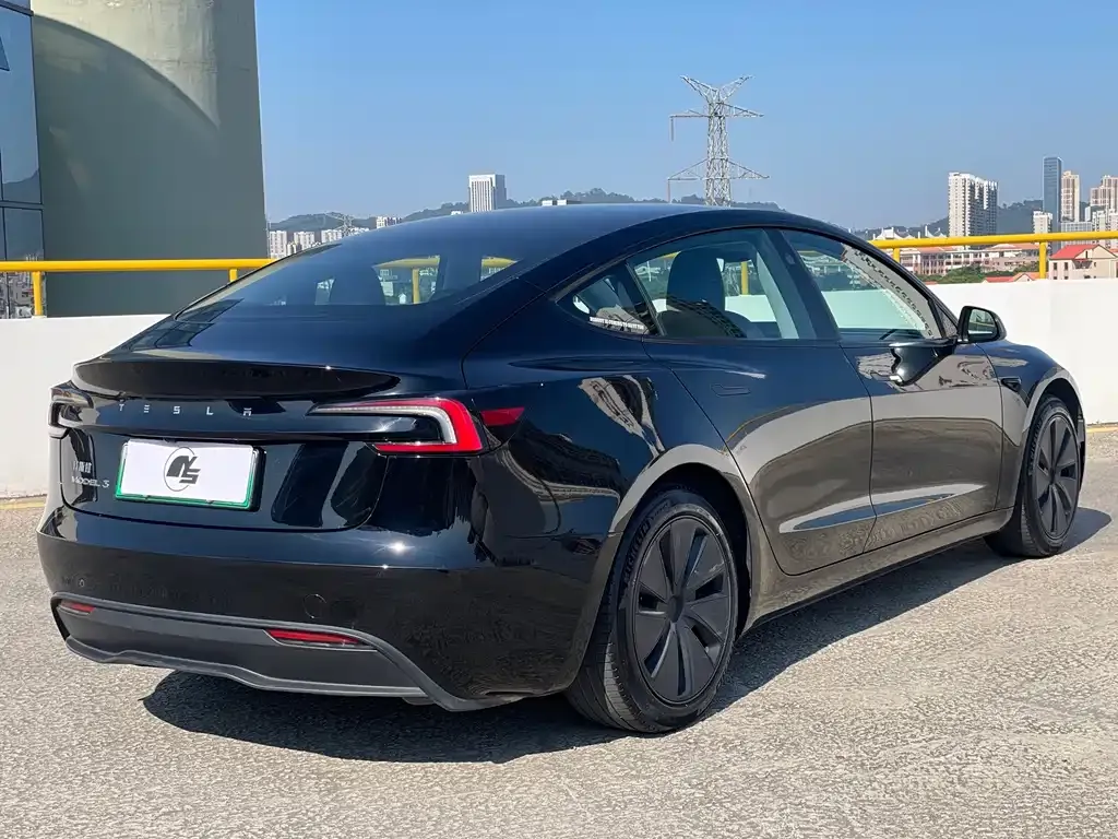 Tesla Model 3 — фото 9