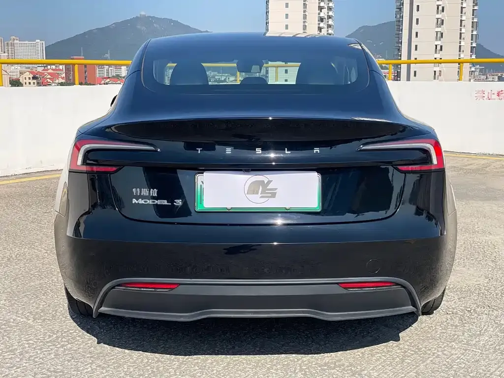 Tesla Model 3 — фото 10