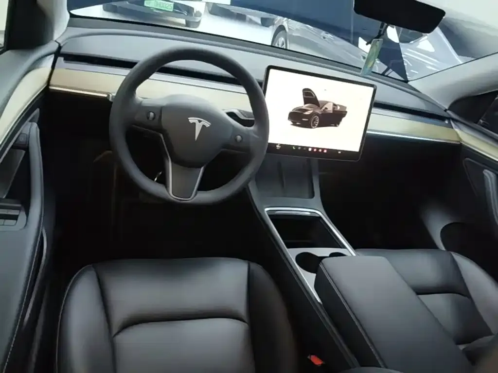 Tesla Model Y — фото 6