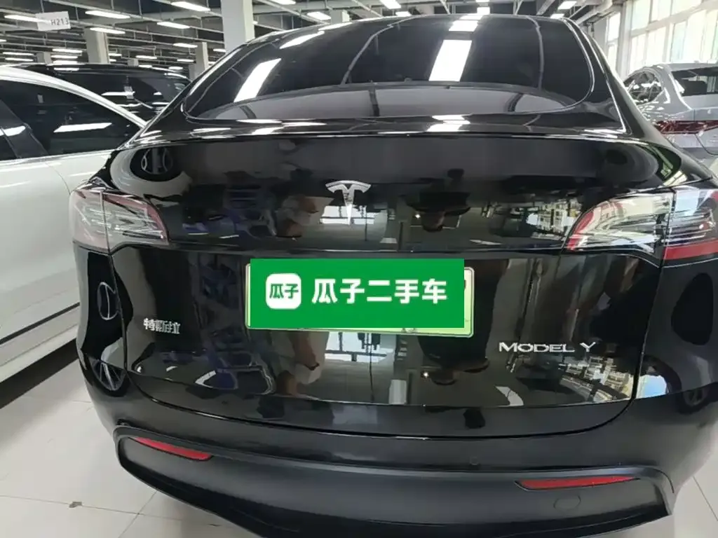 Tesla Model Y — фото 5