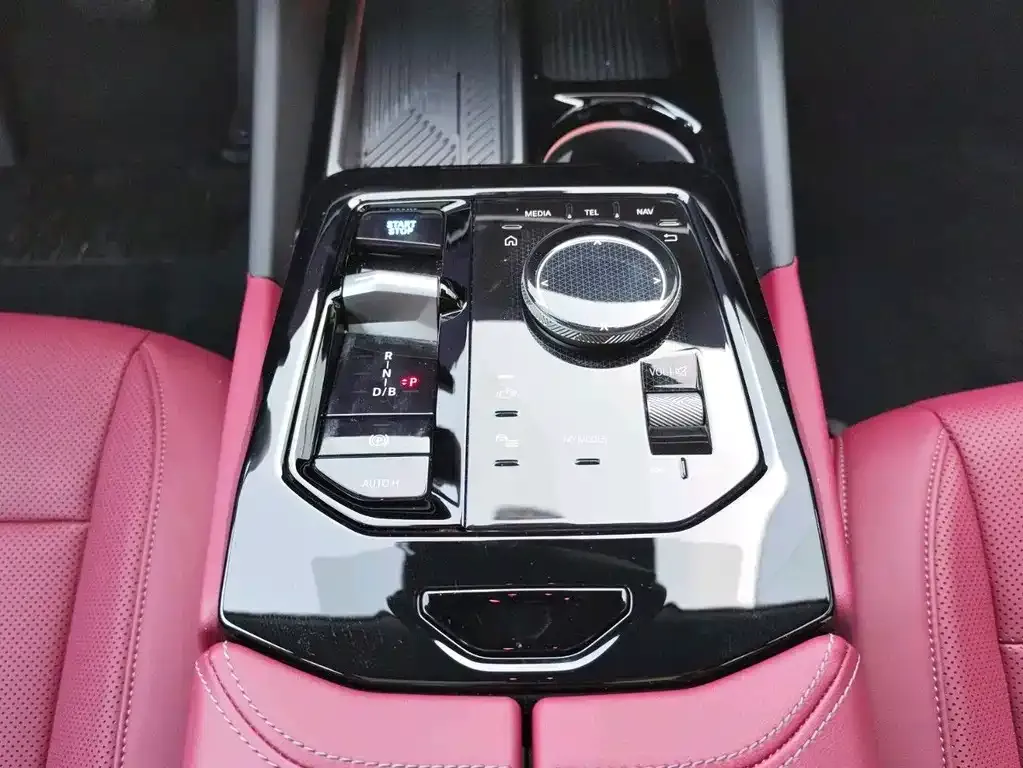 BMW i5 — фото 8