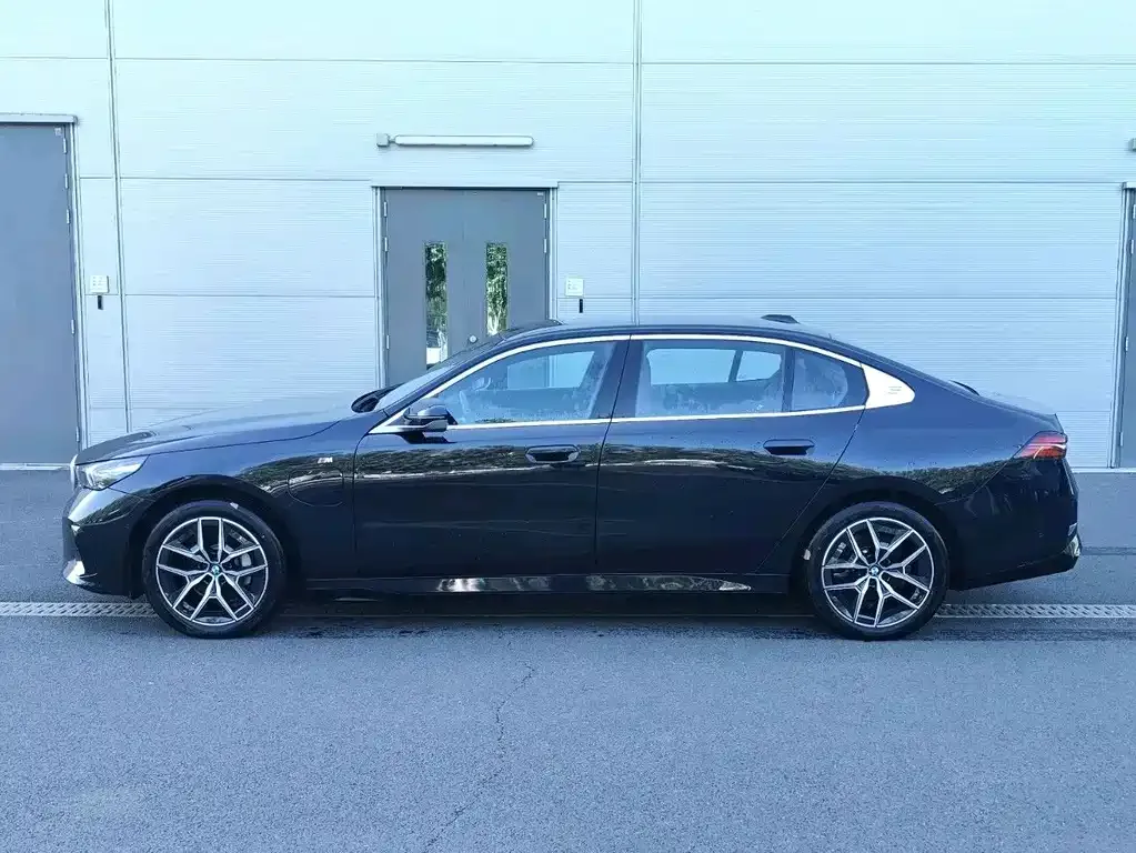 BMW i5 — фото 9
