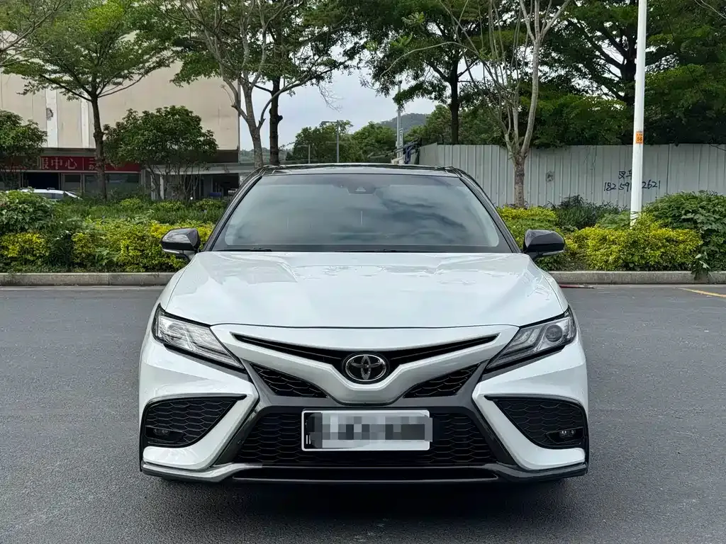 Toyota Camry — фото 9