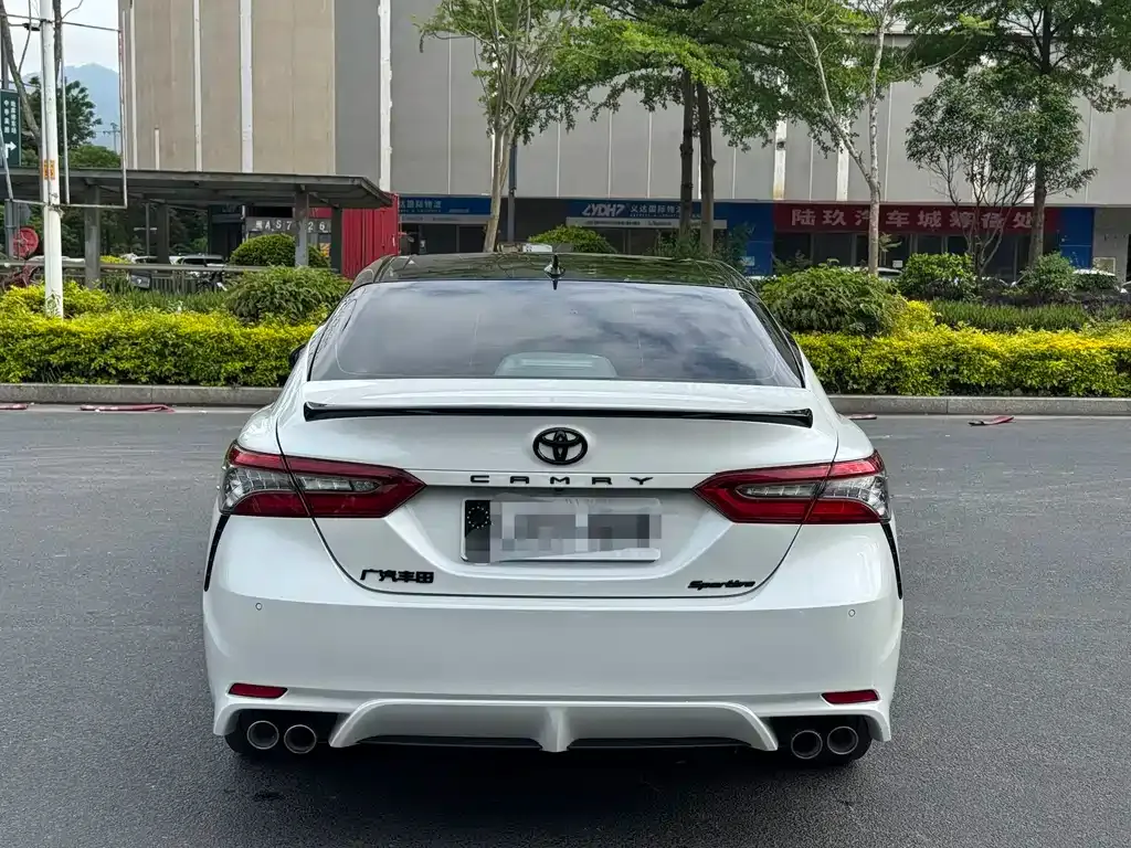 Toyota Camry — фото 8