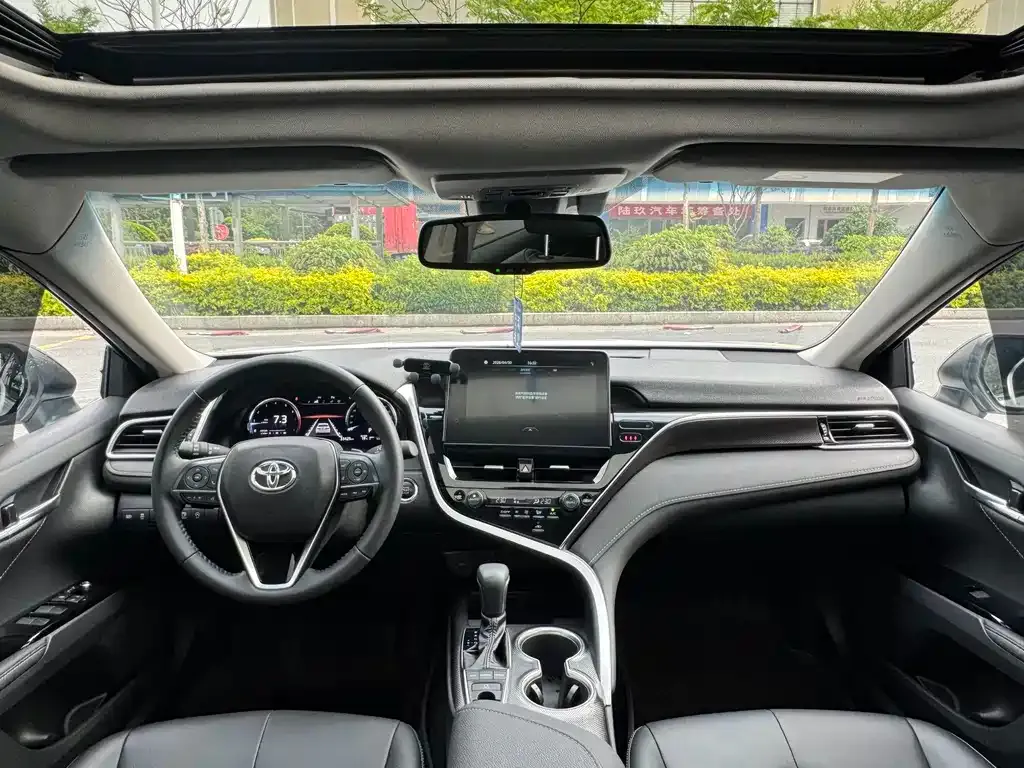 Toyota Camry — фото 5