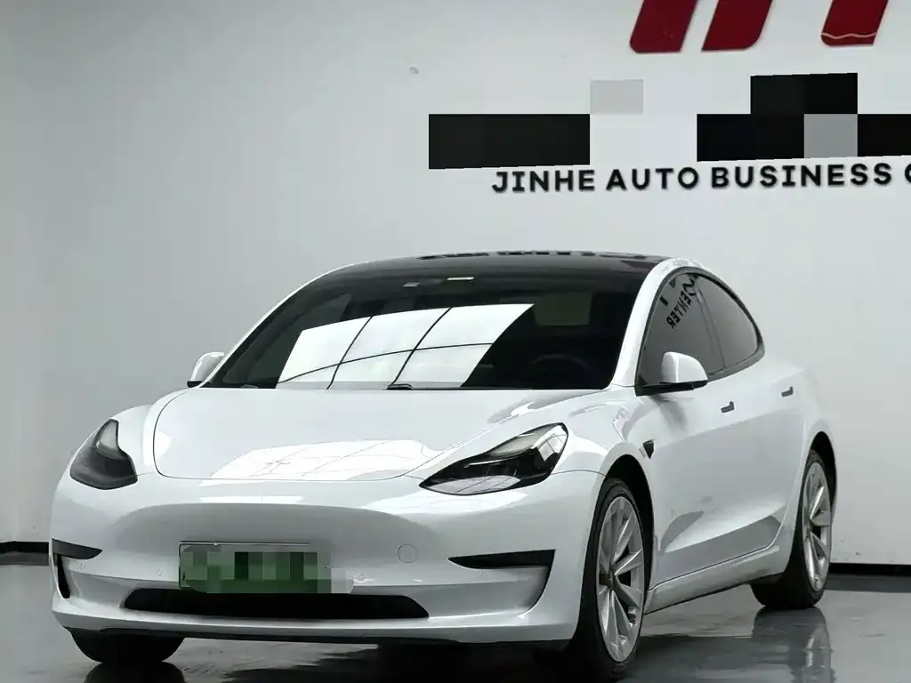 Tesla Model 3 — фото 1