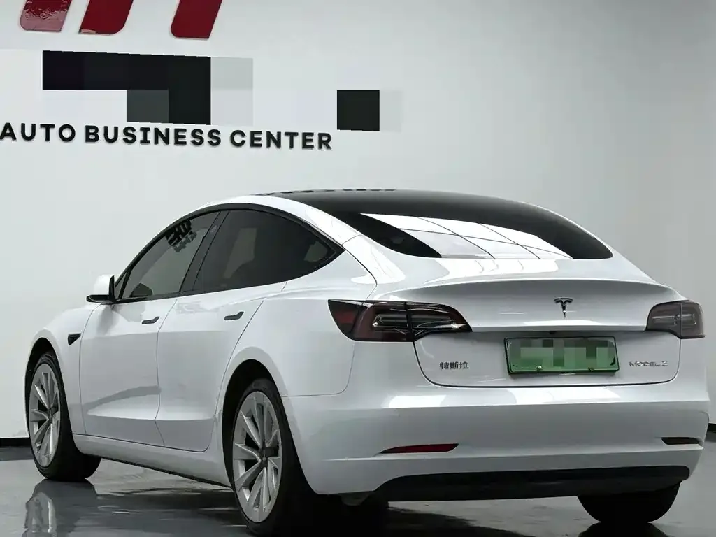Tesla Model 3 — фото 10