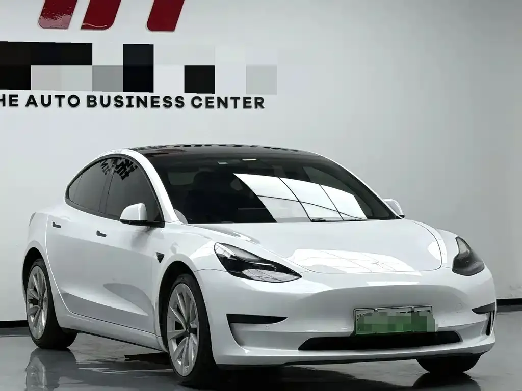Tesla Model 3 — фото 5