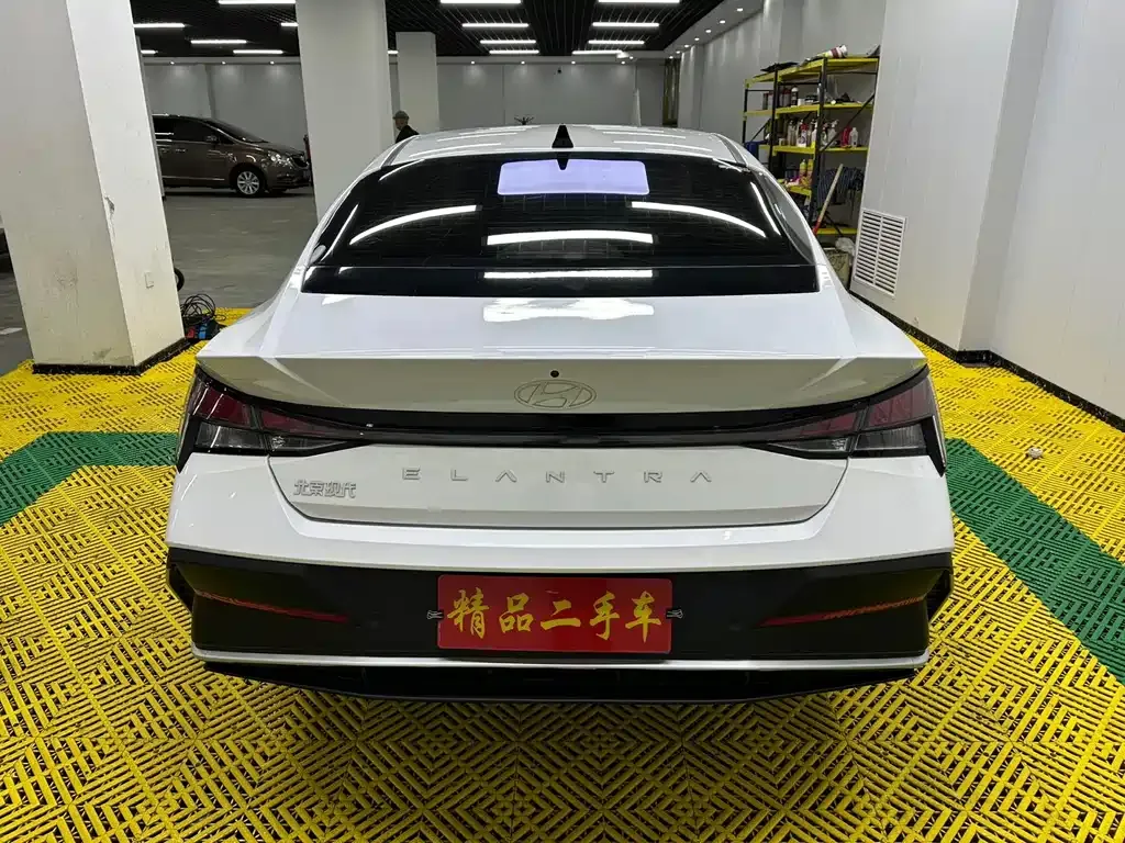 Hyundai Elantra — фото 2