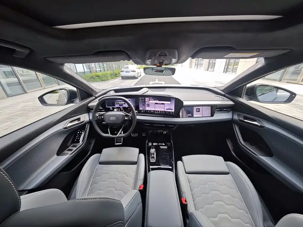 Audi Q6L e-tron — фото 10