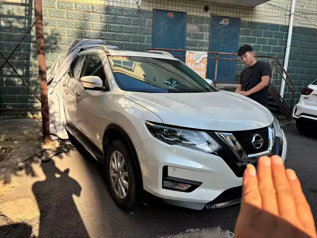 Nissan X-Trail — фото 1