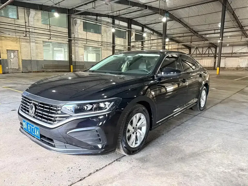 Volkswagen Passat — фото 1