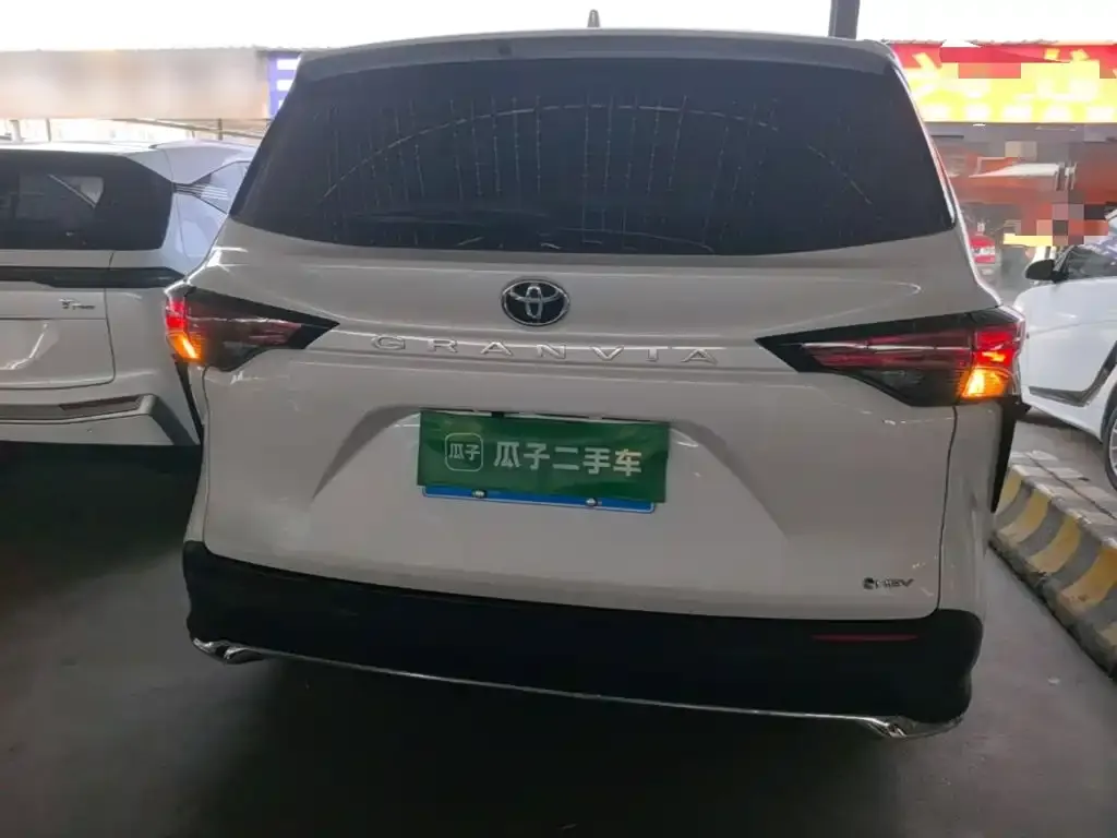 Toyota Granvia — фото 6