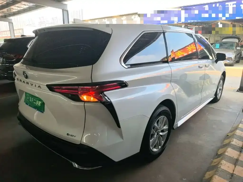 Toyota Granvia — фото 5