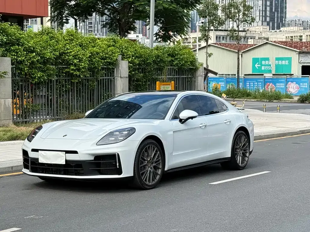 Porsche Panamera — фото 1