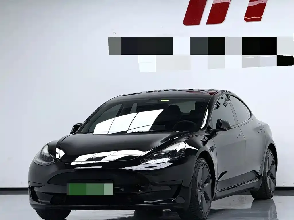 Tesla Model 3 — фото 1