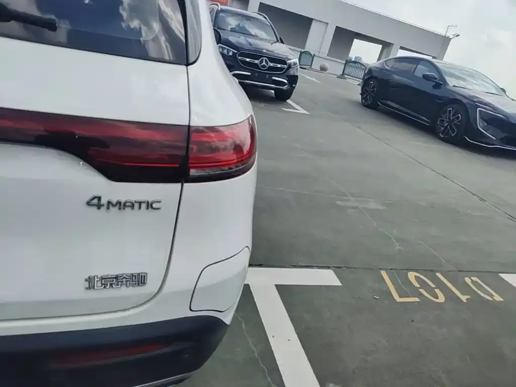Mercedes-Benz EQC — фото 10
