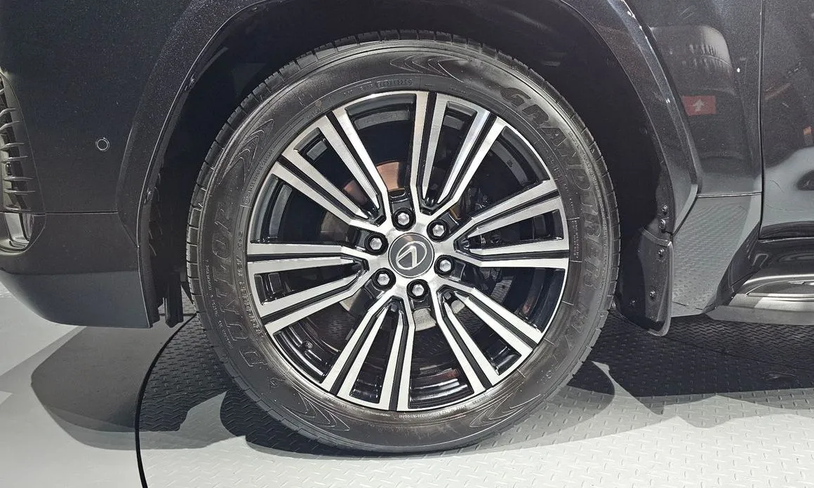 Lexus LX — фото 10