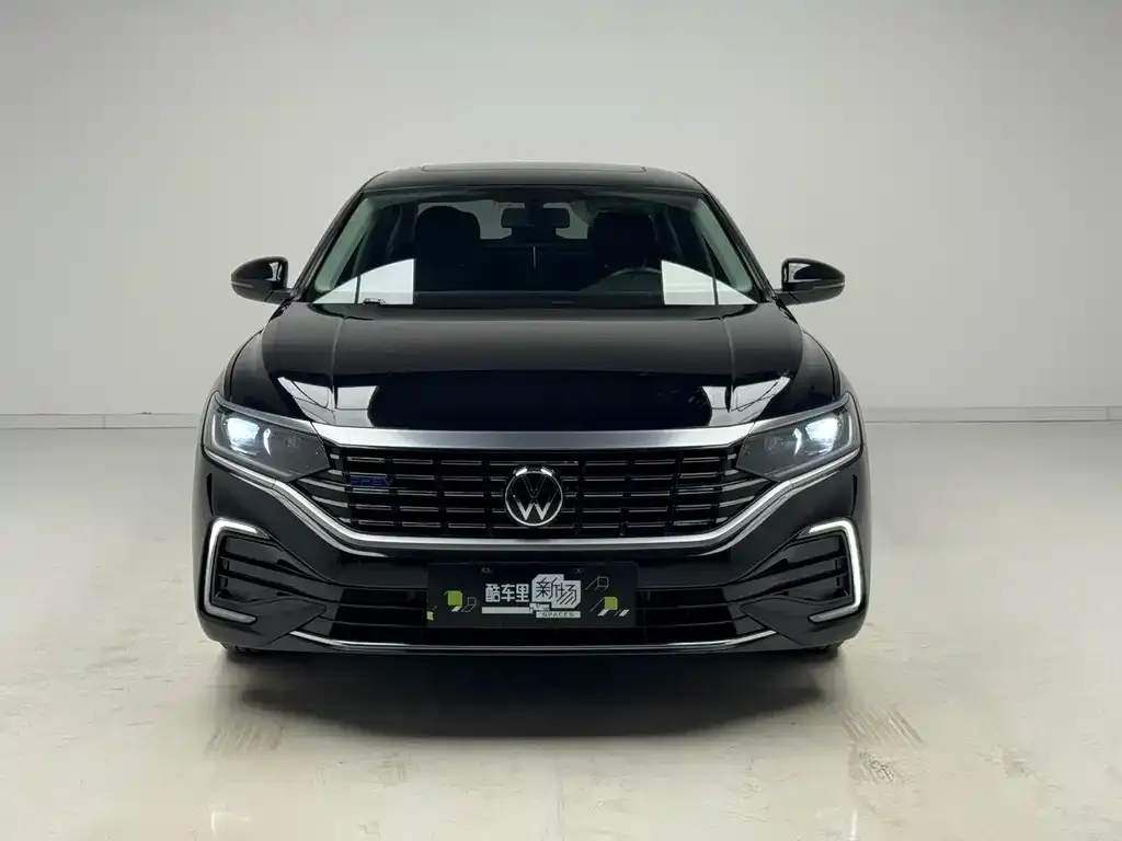 Volkswagen Passat PHEV — фото 6