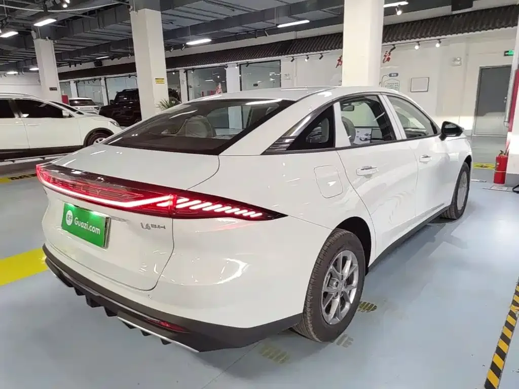 Geely Galaxy L6 — фото 6
