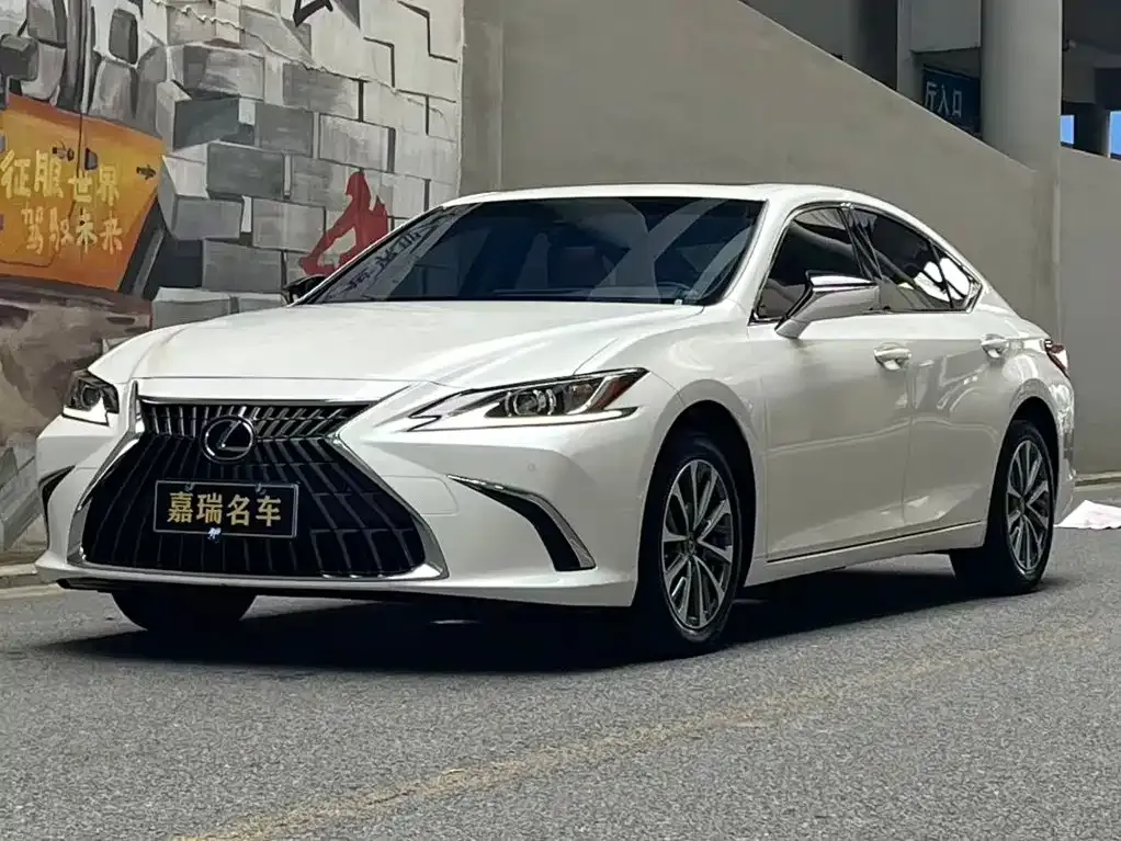 Lexus ES — фото 1